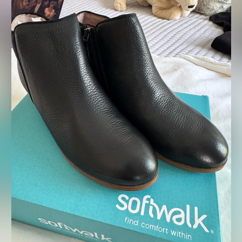 SoftWalk Elegant Black Ankle Booties